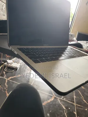 New Laptop Apple MacBook 2017 8GB Intel Core i5 SSD 250GB