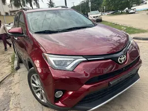 Toyota RAV4 Limited 4dr SUV AWD (2.5L 4cyl 6A) 2018 Red