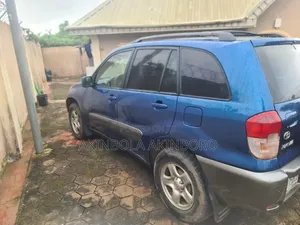 Toyota RAV4 2.0 4x4 2004 Blue