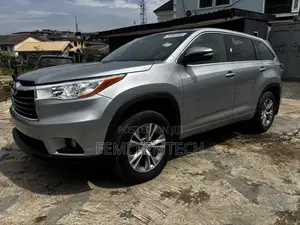 Toyota Highlander LE Plus 4dr SUV AWD (3.5L 6cyl 6A) 2014 Silver