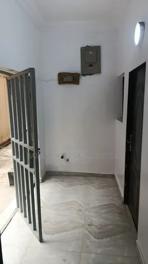 Mini Flat in Bode Thomas for rent