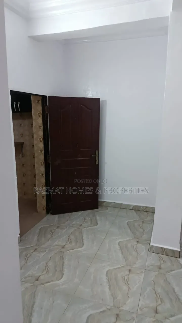Mini Flat in Bode Thomas for rent