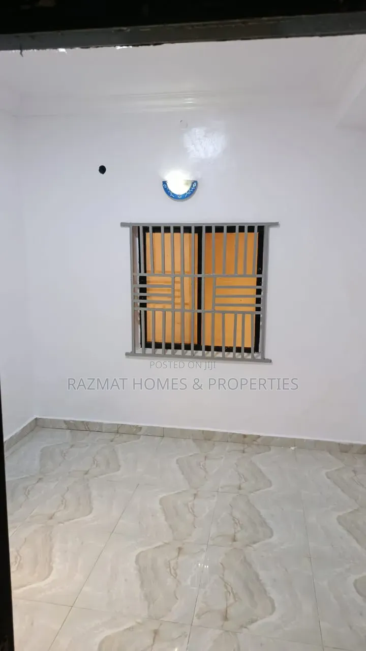Mini Flat in Bode Thomas for rent