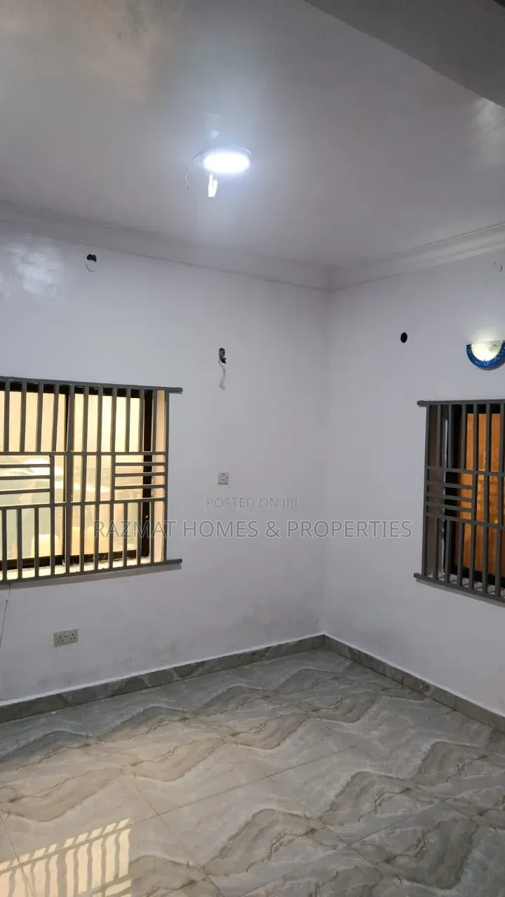 Mini Flat in Bode Thomas for rent