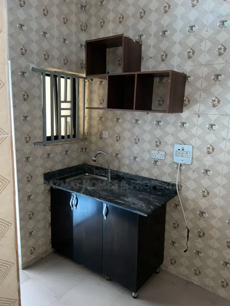 Mini Flat in Bode Thomas for rent