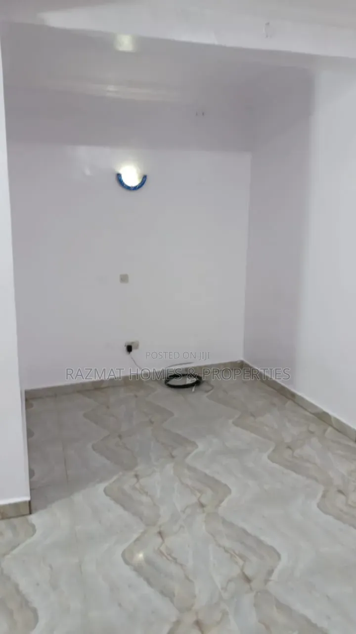 Mini Flat in Bode Thomas for rent