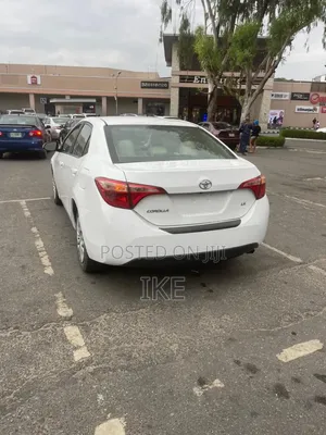 Toyota Corolla LE 4dr Sedan (1.8L 4cyl CVT) 2017 White