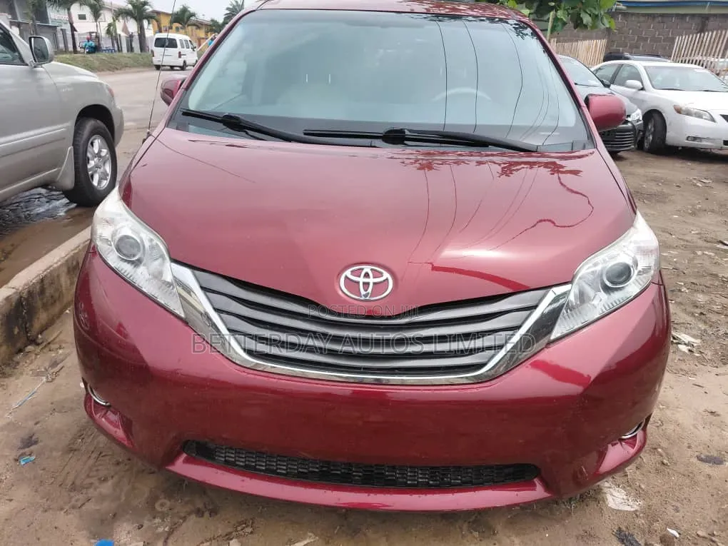 Toyota Sienna 2013 Red