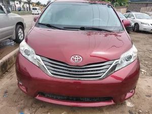 Toyota Sienna 2013 Red