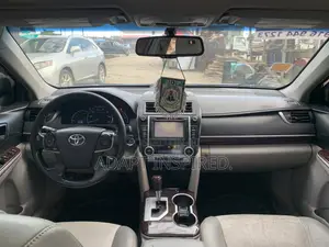 Toyota Camry XLE 4dr Sedan (2.5L 4cyl 6A) 2014 Gray