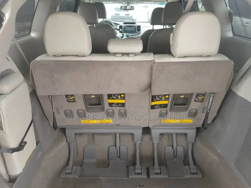 Toyota Sienna 2013 Red