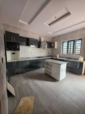 5bdrm Duplex in Omole for rent