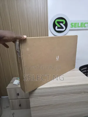 Ubiquiti ES-24-250W EdgeSwitch 24-Port Layer 2 Gigabit PoE+ Switch
