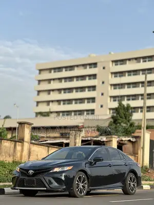 Toyota Camry 2018 Blue