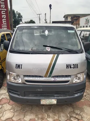 Toyota HiAce 2010 Silver