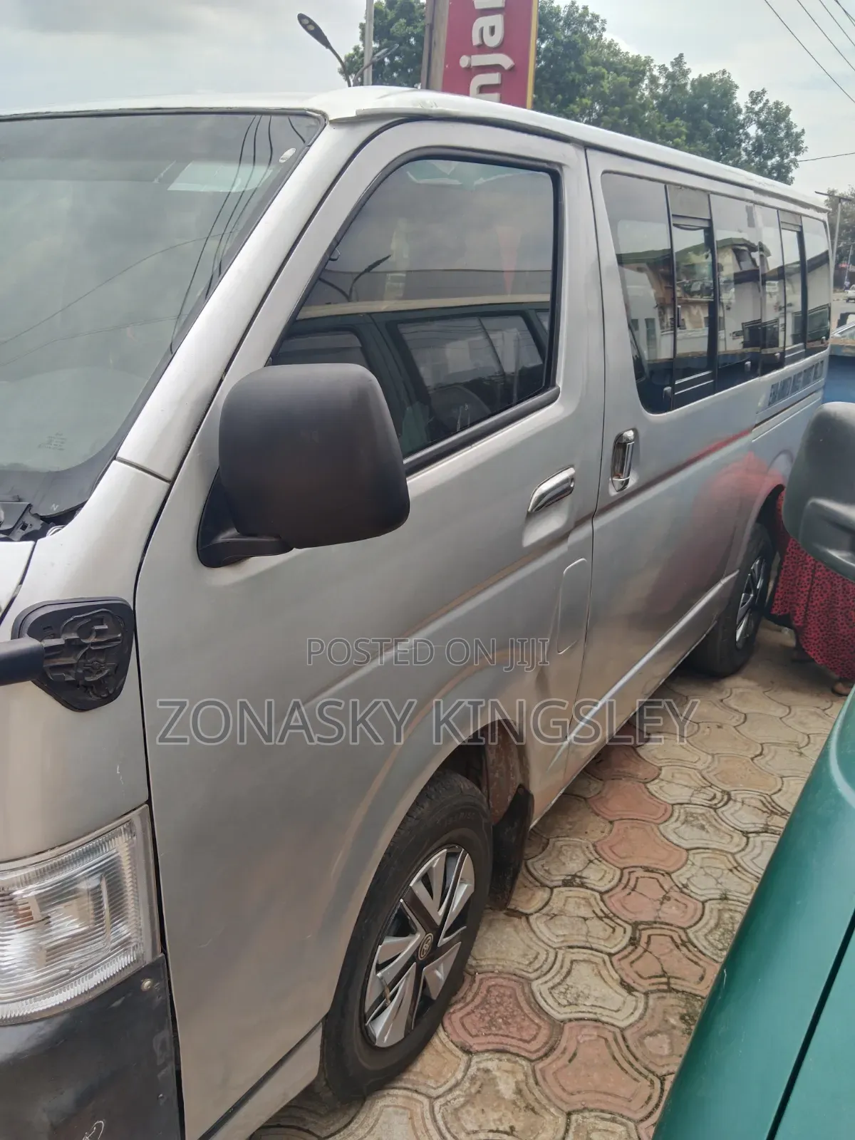 Toyota HiAce 2010 Silver