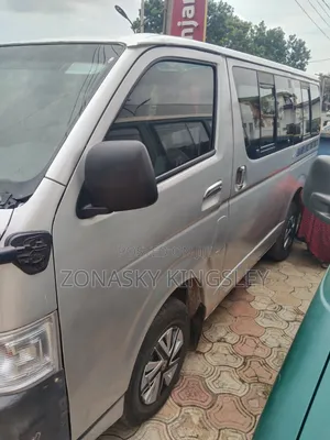 Toyota HiAce 2010 Silver