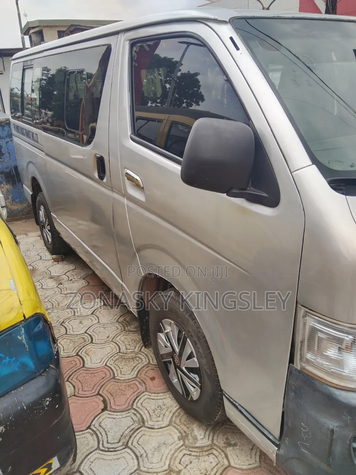 Toyota HiAce 2010 Silver