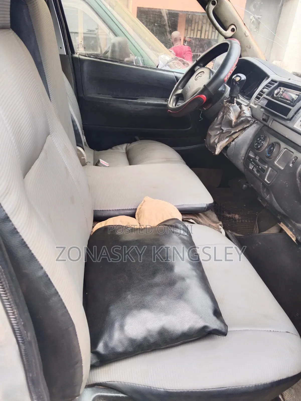 Toyota HiAce 2010 Silver