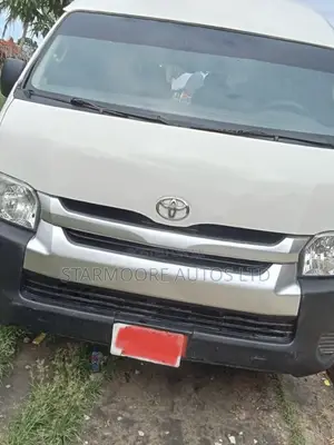 Toyota HiAce 2017 White