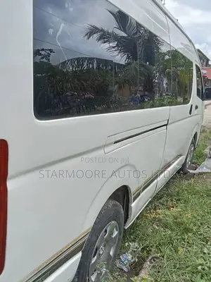 Toyota HiAce 2017 White
