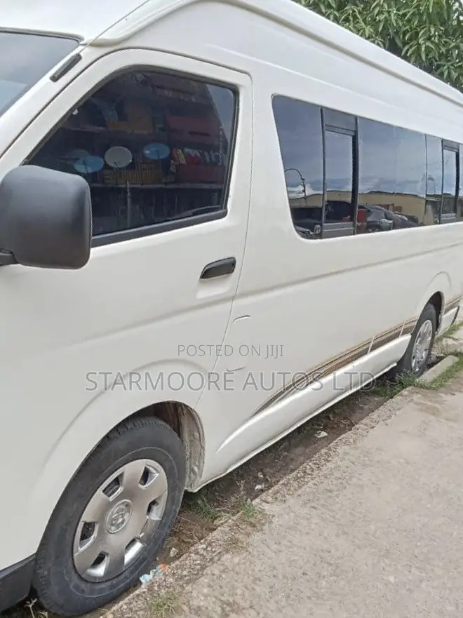 Toyota HiAce 2017 White