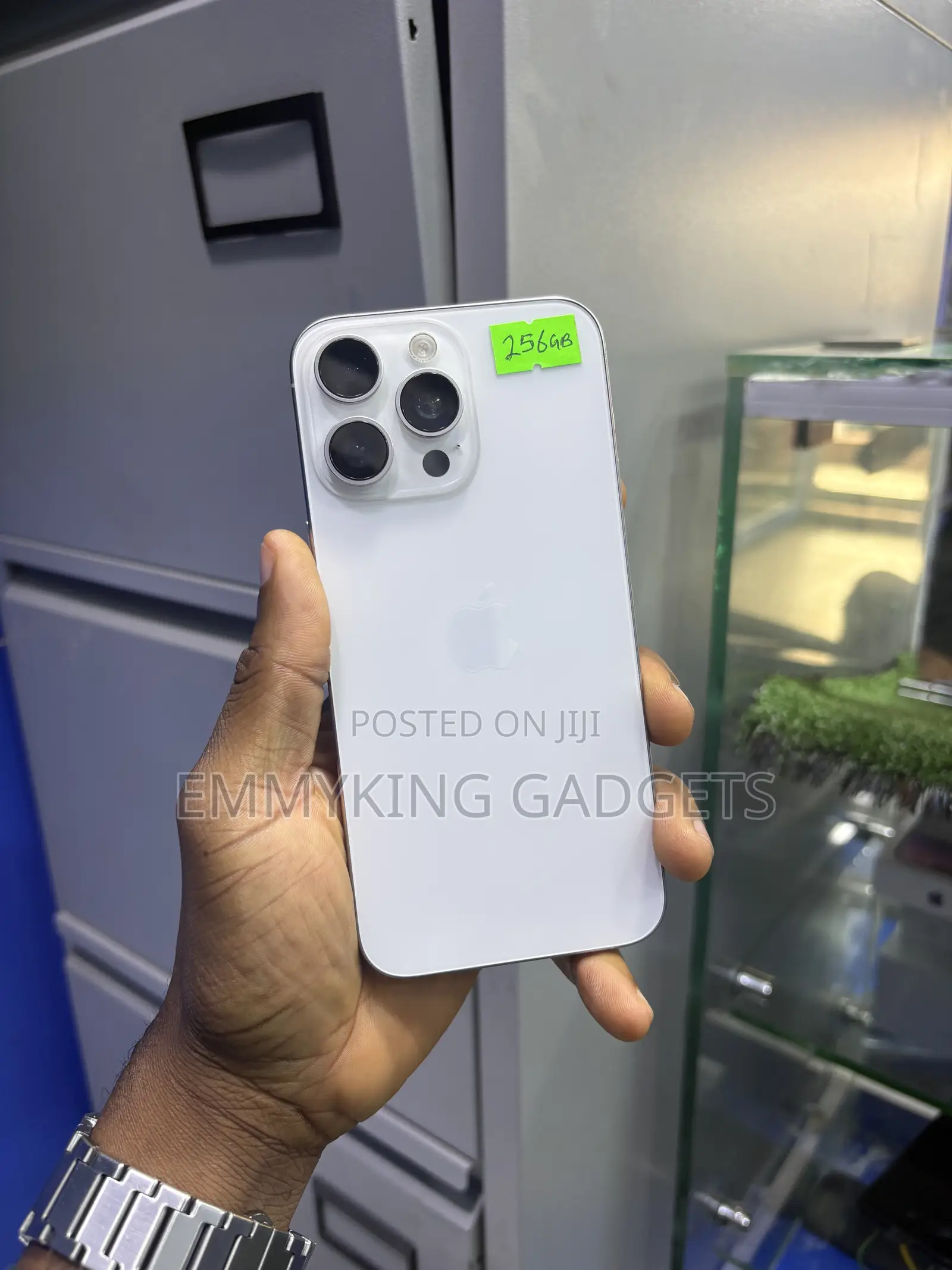 New Apple iPhone 15 Pro Max 256 GB White