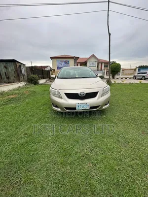 Toyota Corolla 2011 Gold