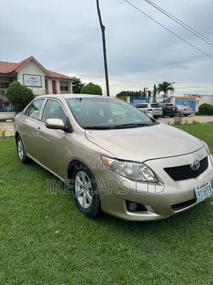 Toyota Corolla 2011 Gold