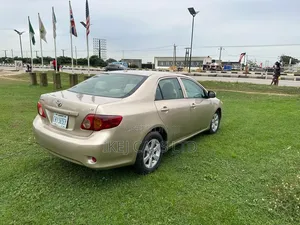 Toyota Corolla 2011 Gold