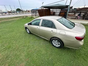 Toyota Corolla 2011 Gold