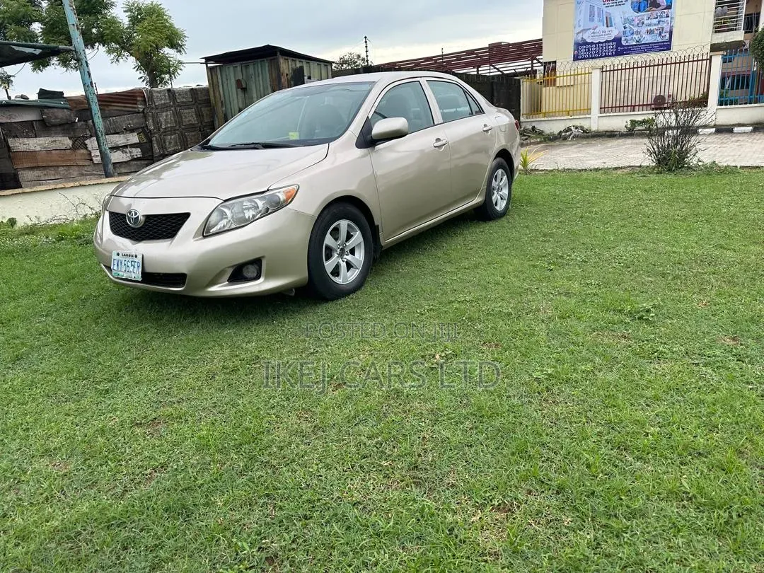 Toyota Corolla 2011 Gold