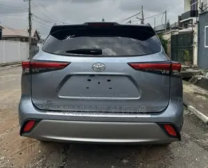Toyota Highlander 2021 Blue