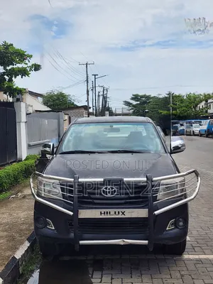 Toyota Hilux 2014 Black