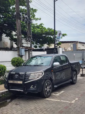 Toyota Hilux 2014 Black