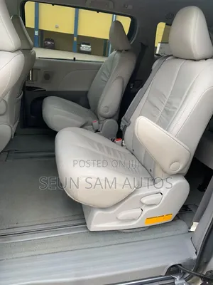 Toyota Sienna XLE 7 Passenger Mobility 2011 Blue