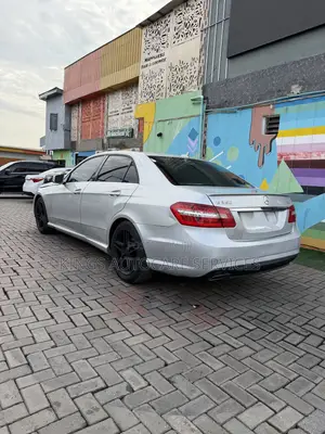 Mercedes-Benz E350 Base 4Matic Sedan AWD (3.5L 6cyl 7A) 2011 Silver