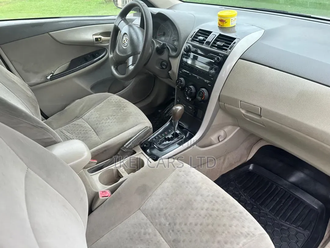 Toyota Corolla 2011 Gold