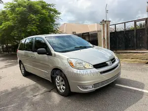 Toyota Sienna LE AWD (3.3L V6 5A) 2004 Gold