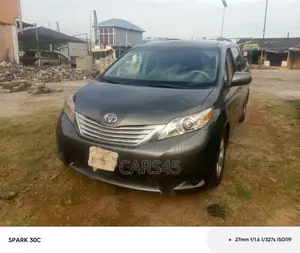 Toyota Sienna 2011 Gray