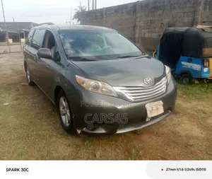 Toyota Sienna 2011 Gray