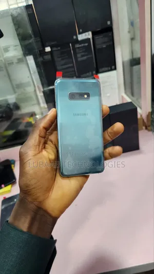 Samsung Galaxy S10e 128 GB Green