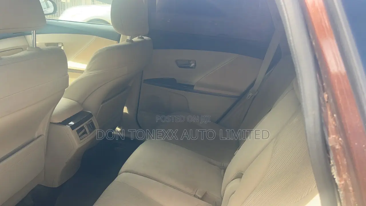 Toyota Venza LE 2011 Brown