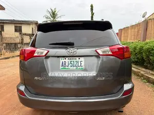 Toyota RAV4 XLE AWD (2.5L 4cyl 6A) 2016 Gray