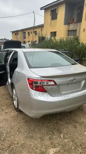 Toyota Camry SE 4dr Sedan (2.5L 4cyl 6A) 2013 Silver