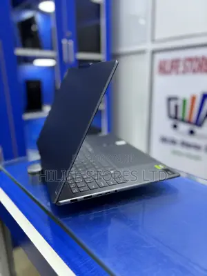 Laptop Lenovo Yoga Pro 9i Aura Edition 32GB Intel Core Ultra 9 SSD 1T