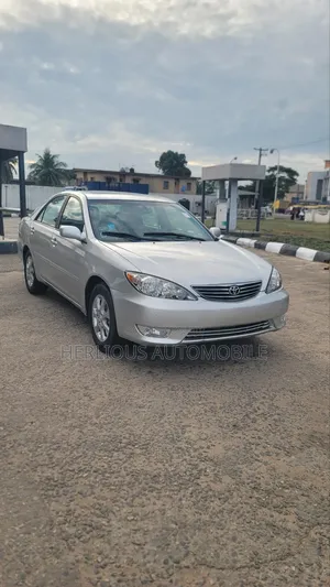 Toyota Camry XLE 4dr Sedan (2.4L 4cyl 5A) 2005 Silver