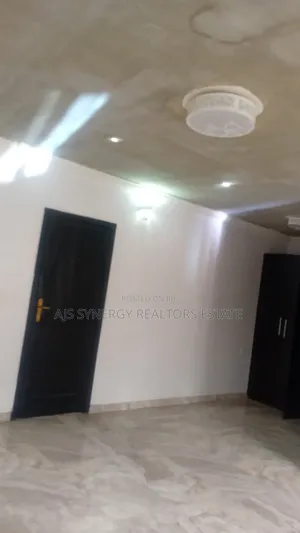 4bdrm Townhouse / Terrace in Osapa london for rent