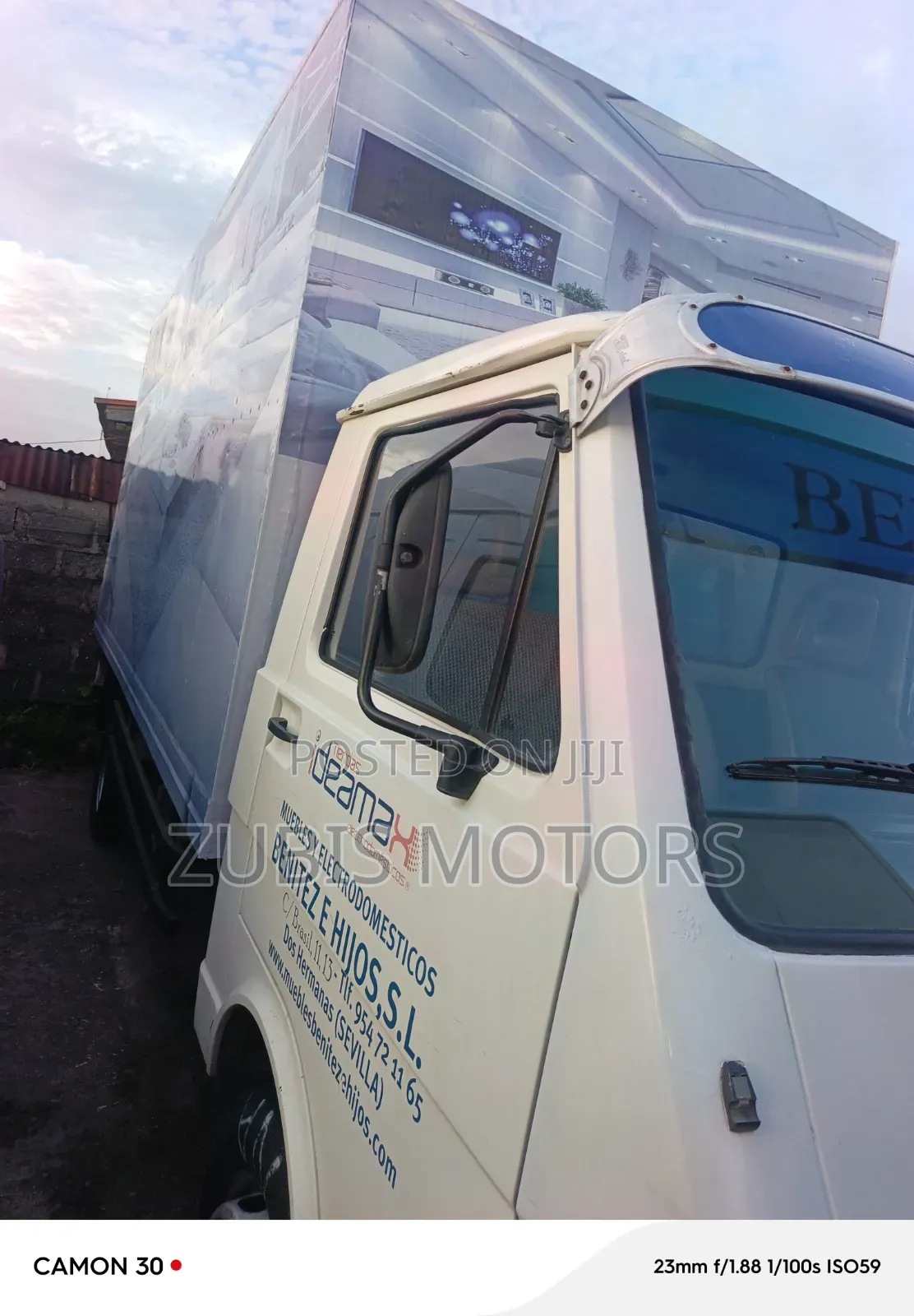 Volkswagen LT 2000 Red