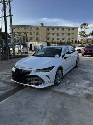 Toyota Avalon XLE 2021 White